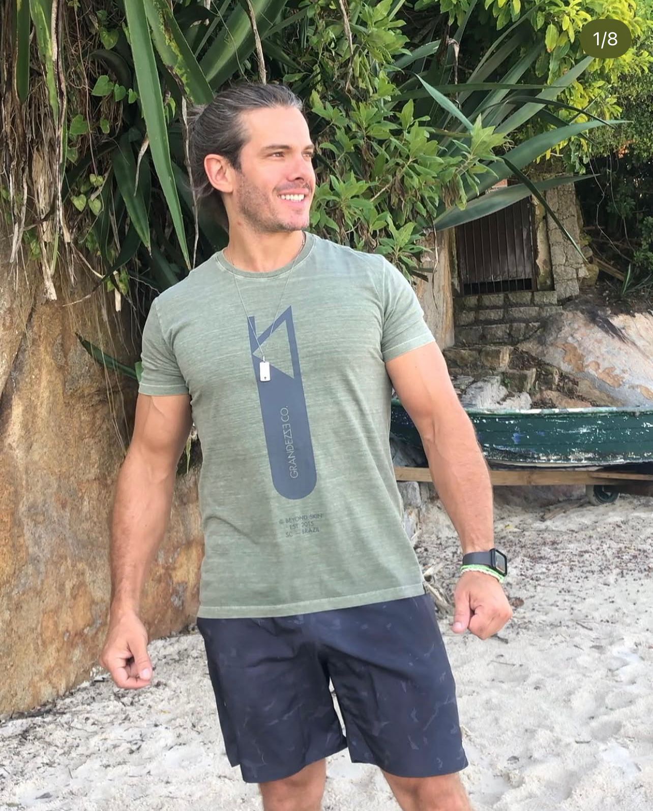 Saulo Casanova Jr em ambiente de praia